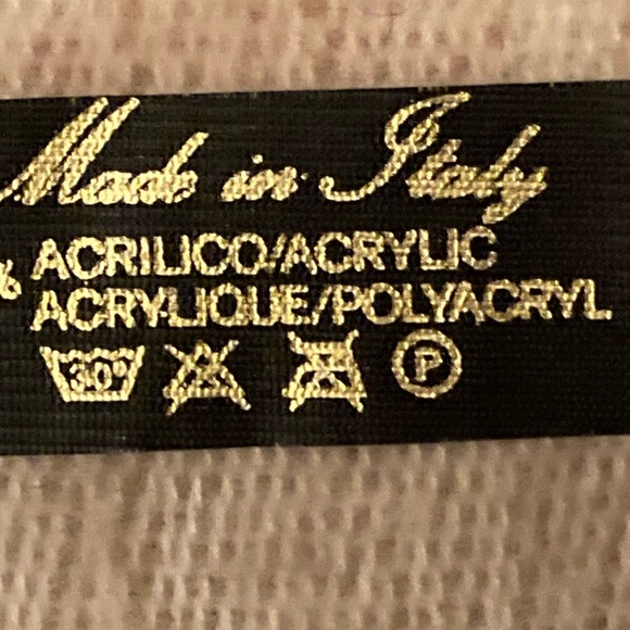 Beautiful large scarf - Picture 3 of 3